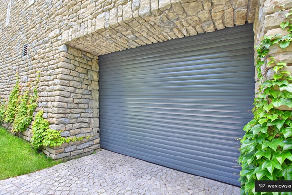 Come installare un portone avvolgibile da garage?